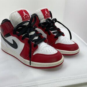 Air Jordan 1 Mid Chicago White Black Red Retro Sneakers Size 4Y Leather boy or g